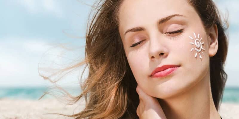 ai-khong-nen-dung-kem-chong-nang kem chống nắng là sản phẩm không thể thiếu của các chị em. Tuy nhiên không phải ai cũng có thể sử dụng kem chống nắng